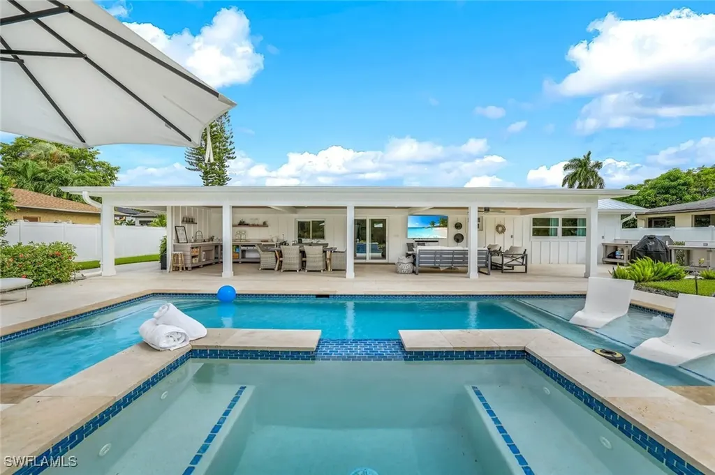 720 102nd Avenue N Naples FL 34108