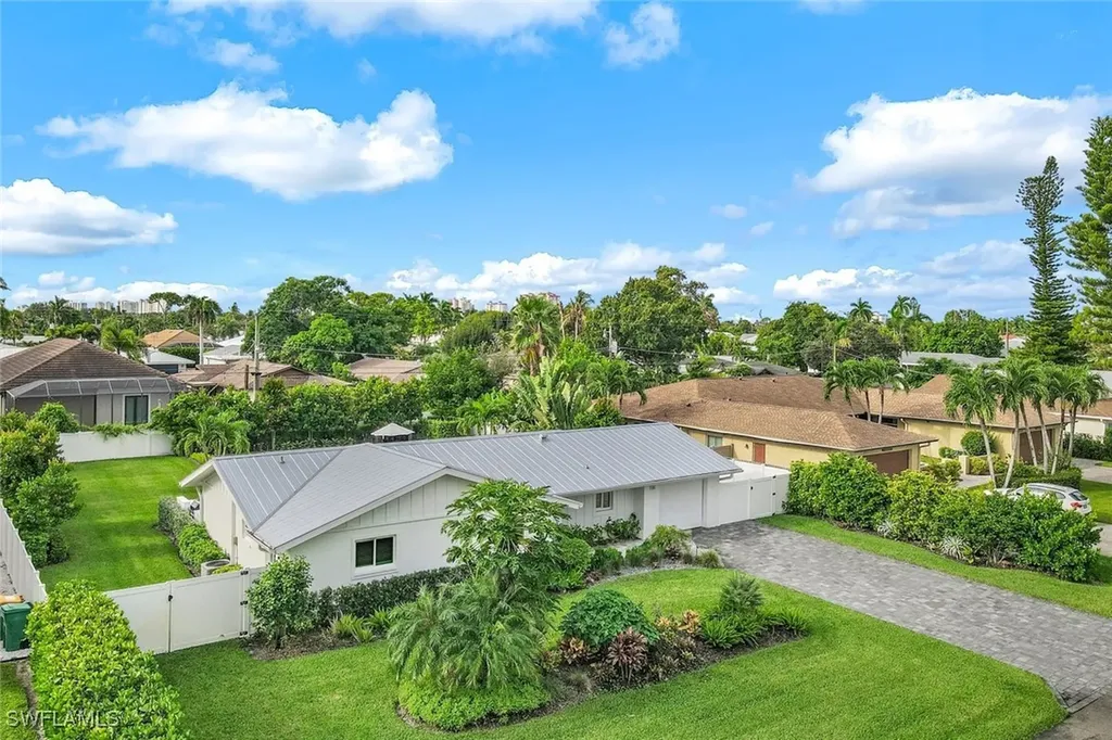 720 102nd Avenue N Naples FL 34108