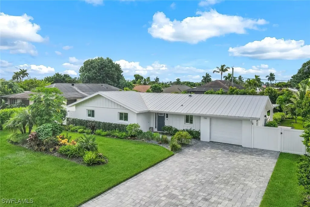 720 102nd Avenue N Naples FL 34108