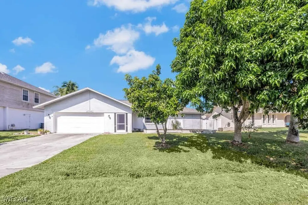 27540 Wisconsin Street Bonita Springs FL 34135