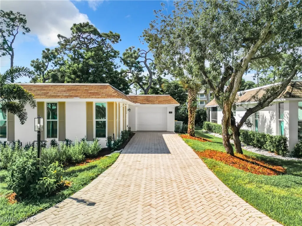 375 Carnaby Court Naples FL 34112