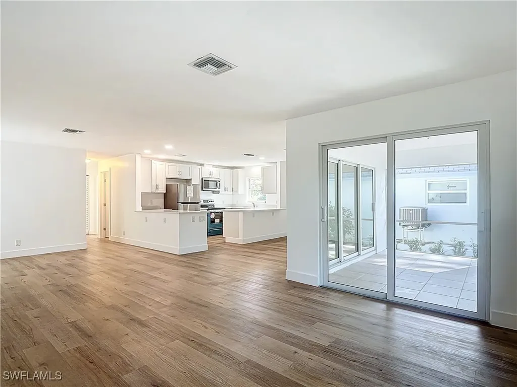 375 Carnaby Court Naples FL 34112