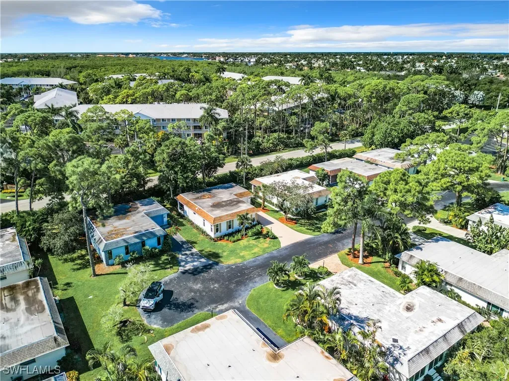 375 Carnaby Court Naples FL 34112