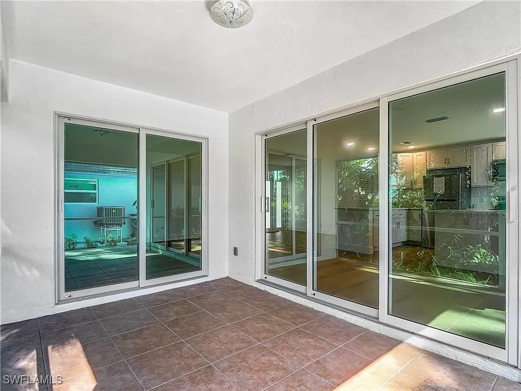 375 Carnaby Court Naples FL 34112
