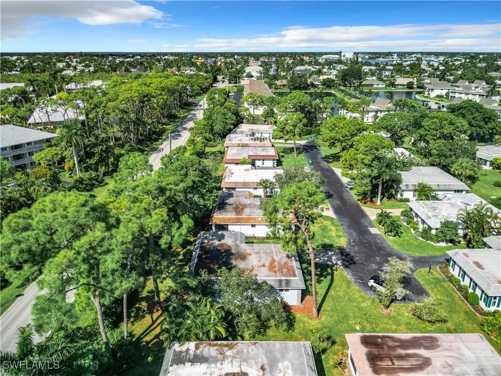 375 Carnaby Court Naples FL 34112