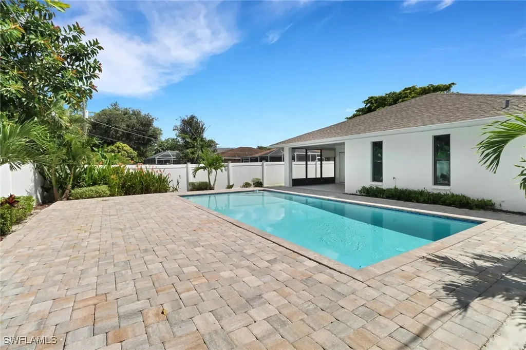 761 99th Avenue N Naples FL 34108