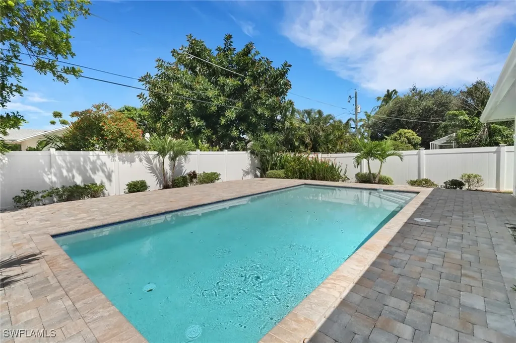 761 99th Avenue N Naples FL 34108