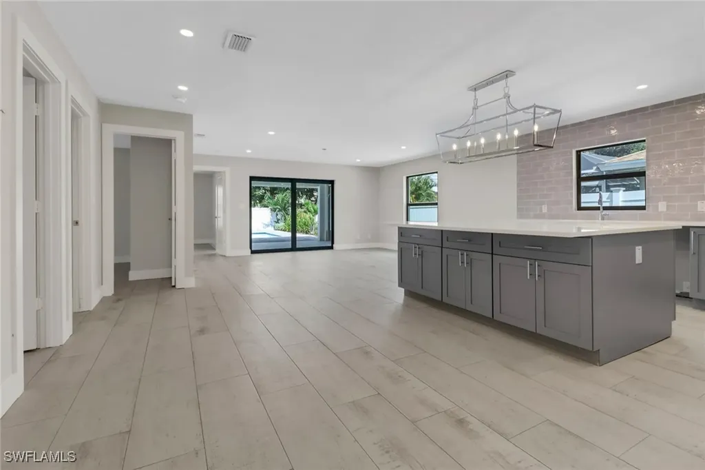 761 99th Avenue N Naples FL 34108