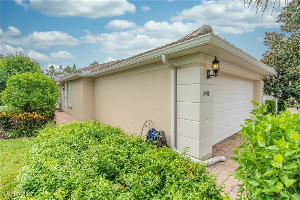 8418 Karina Court Naples FL 34114