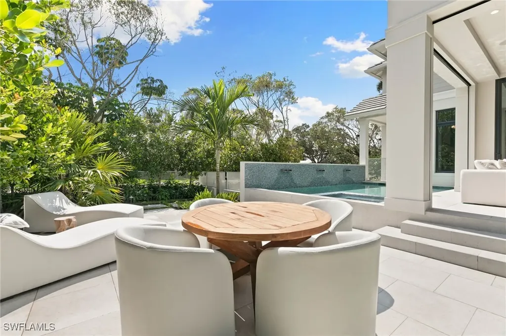 1191 7th Avenue N Naples FL 34102