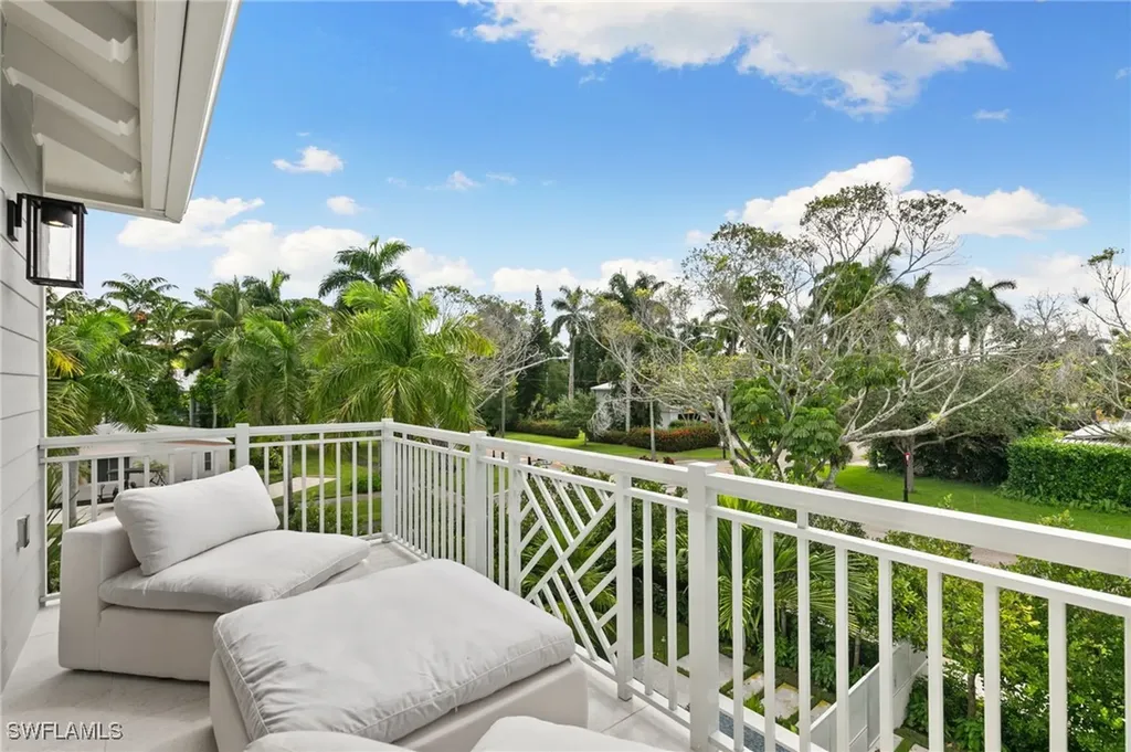 1191 7th Avenue N Naples FL 34102