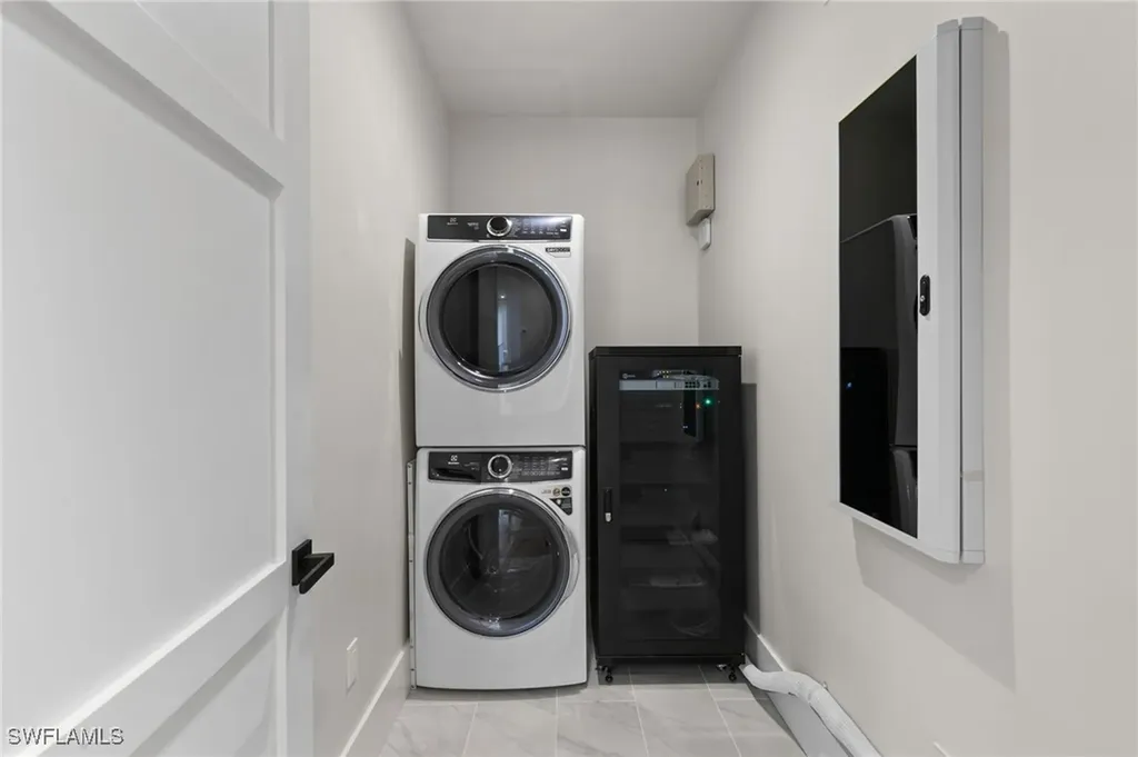 1191 7th Avenue N Naples FL 34102