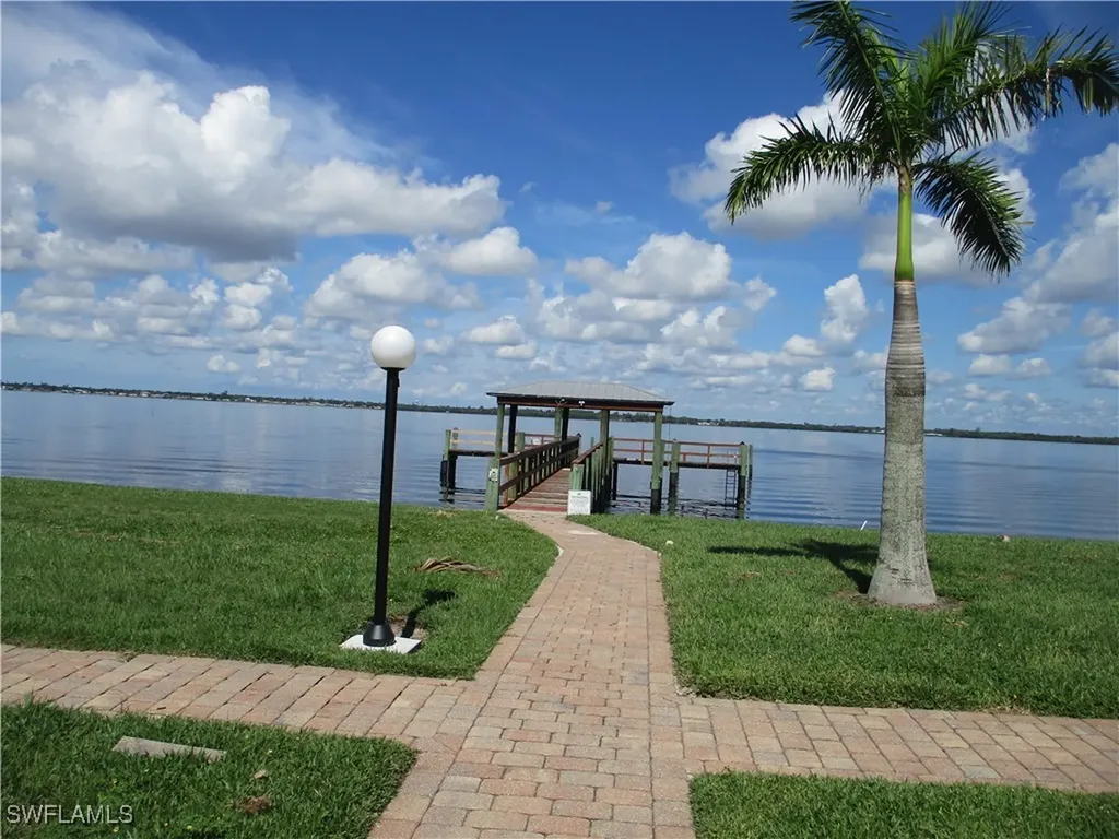 3225 E Riverside Drive Fort Myers FL 33916