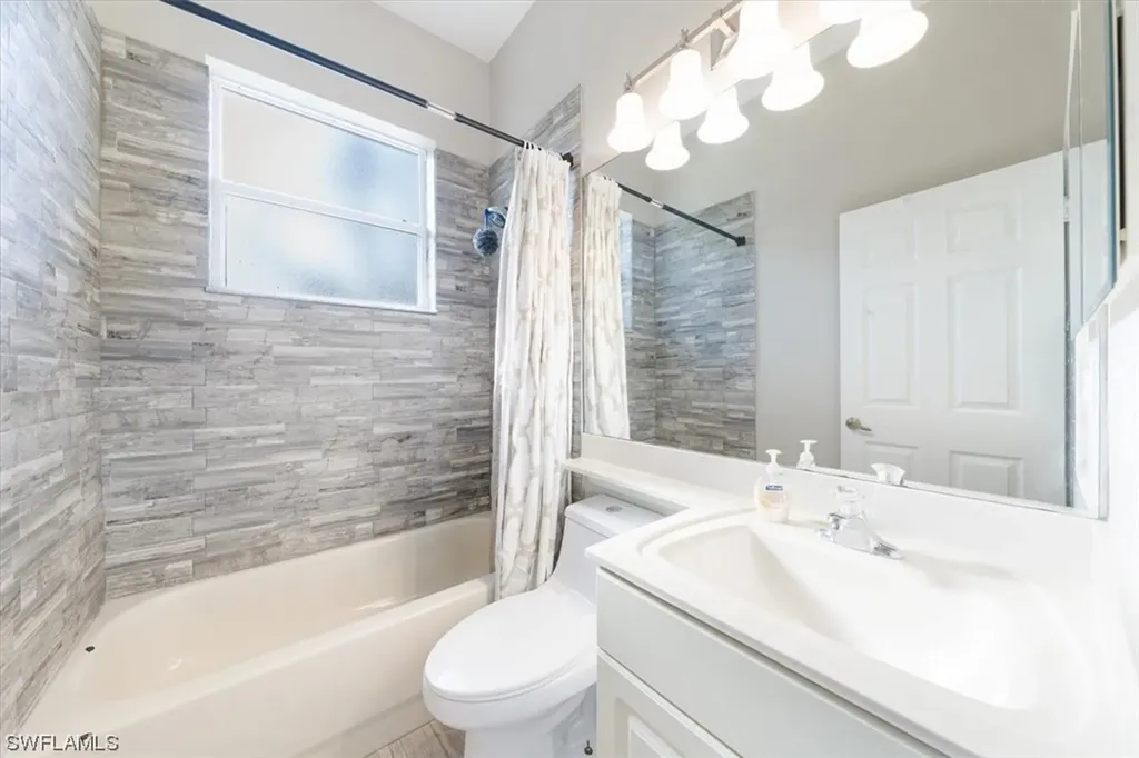 1260 20th Avenue NE Naples FL 34120