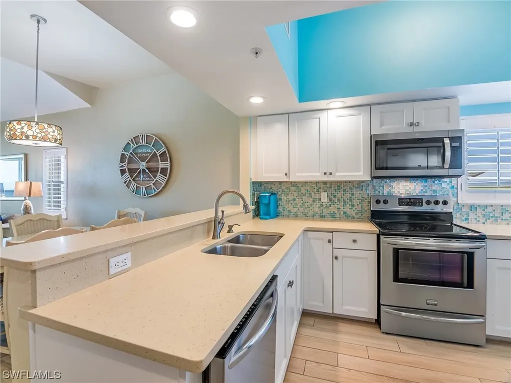 255 Periwinkle Way Sanibel FL 33957