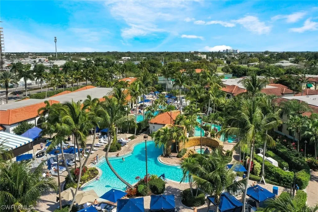 Naples FL, 965 Sandpiper Street, Unit J-104