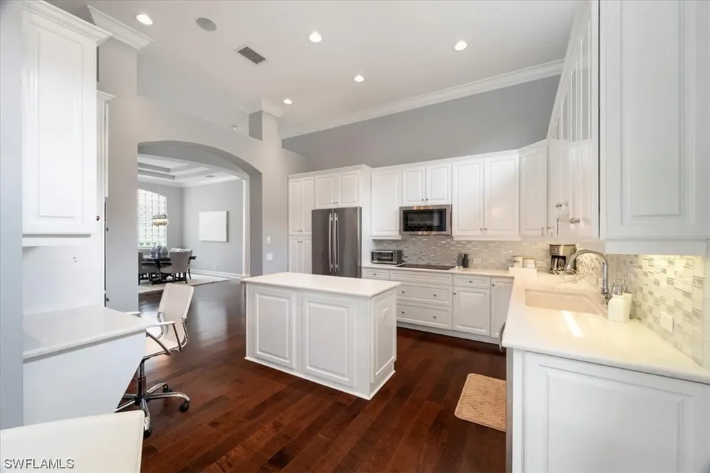 1467 Via Portofino Naples FL 34108