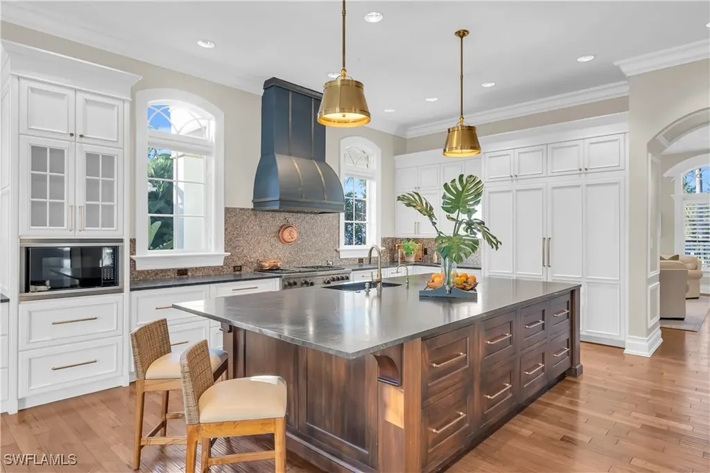 40 5th Avenue S Naples FL 34102