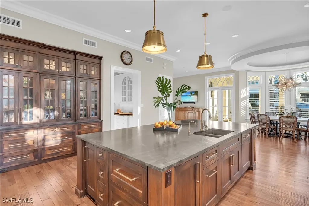 40 5th Avenue S Naples FL 34102