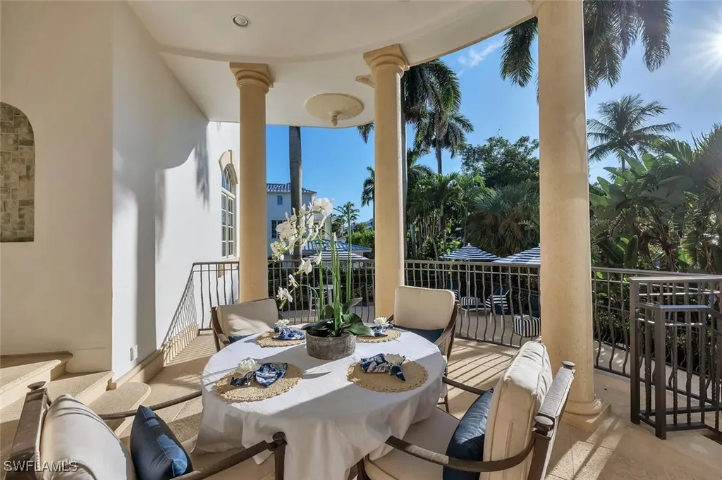 40 5th Avenue S Naples FL 34102