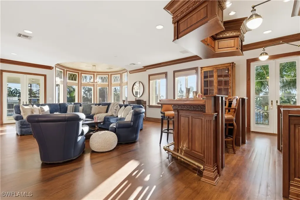 40 5th Avenue S Naples FL 34102