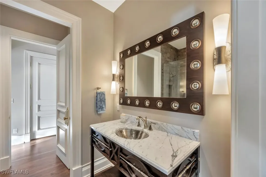 40 5th Avenue S Naples FL 34102