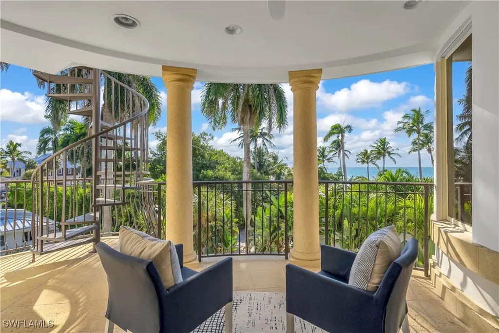 40 5th Avenue S Naples FL 34102