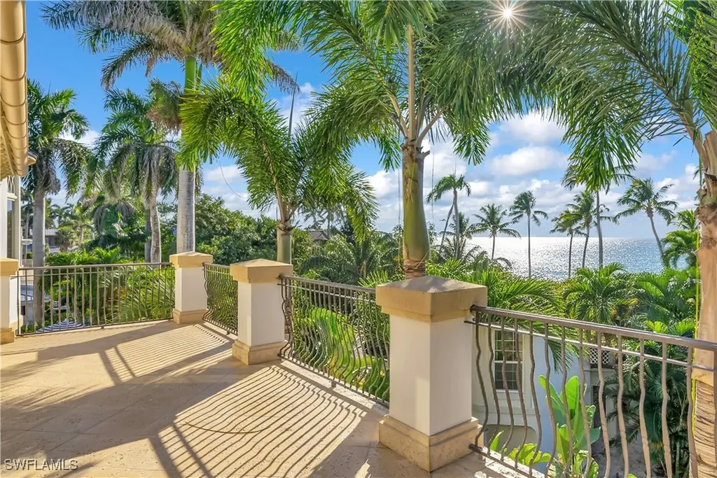 40 5th Avenue S Naples FL 34102