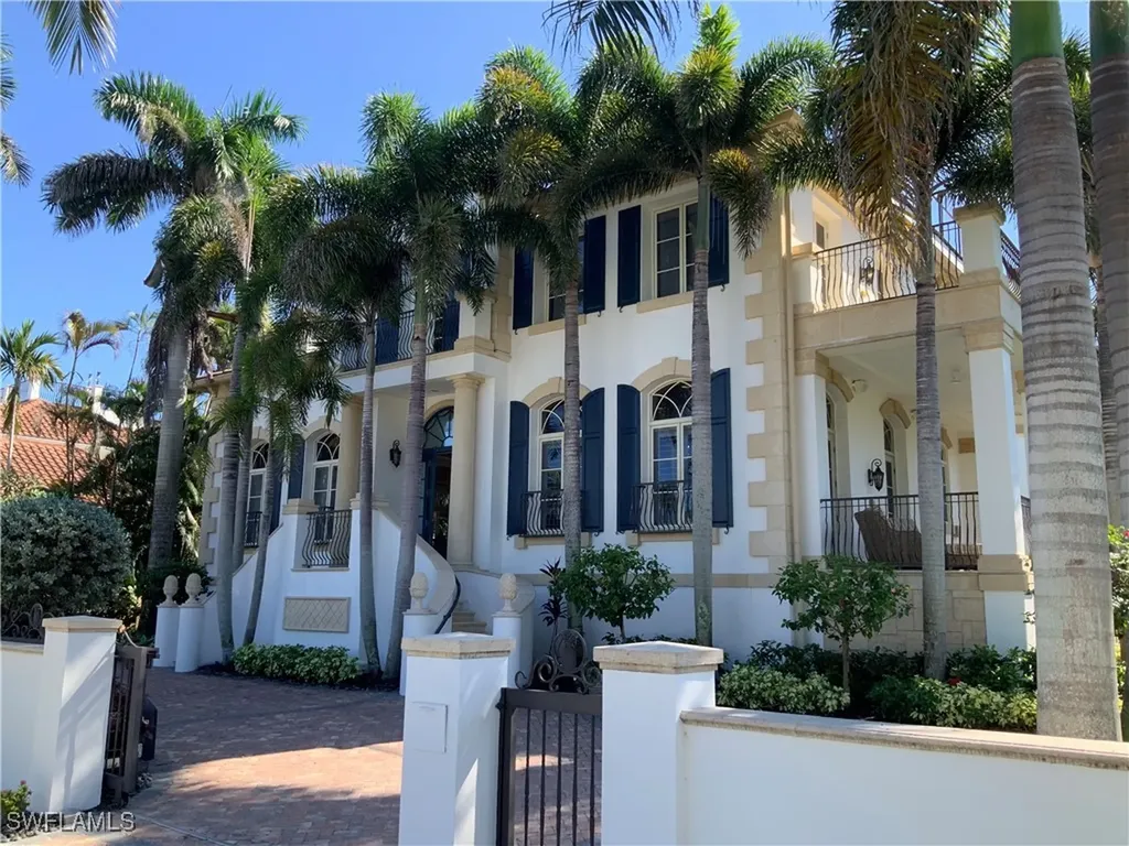 40 5th Avenue S Naples FL 34102