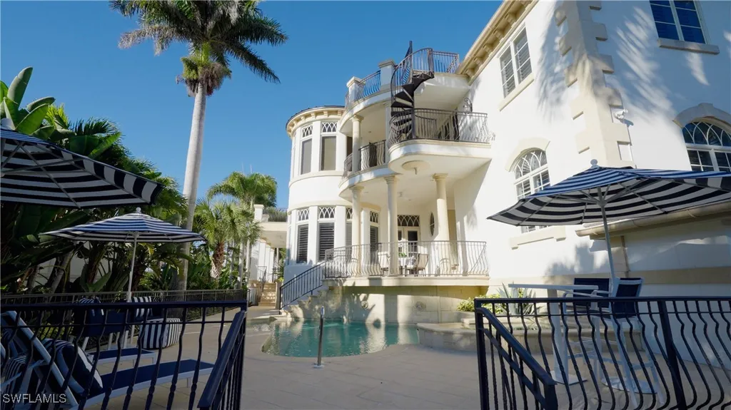 40 5th Avenue S Naples FL 34102
