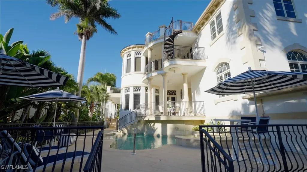 40 5th Avenue S Naples FL 34102