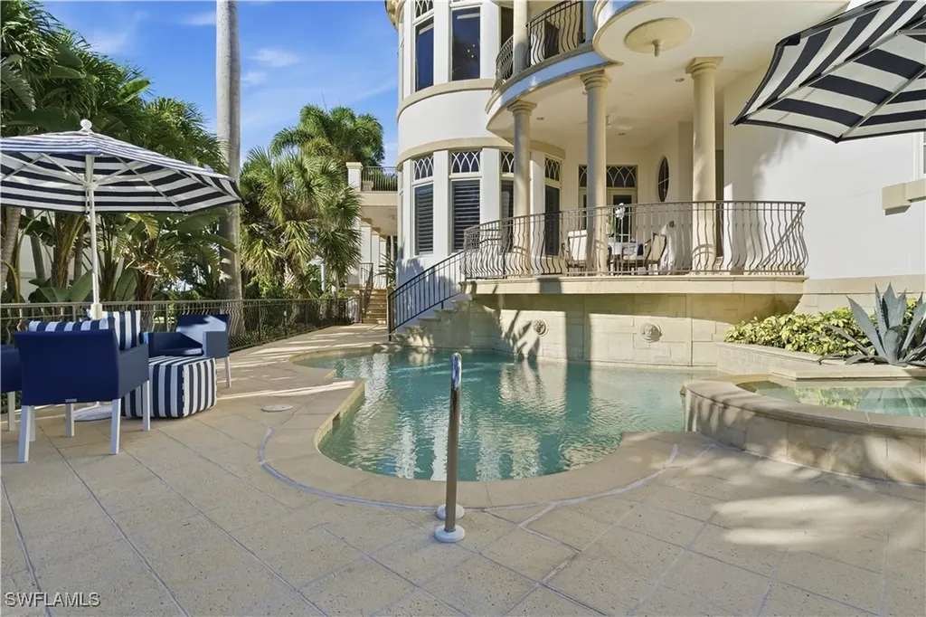 40 5th Avenue S Naples FL 34102