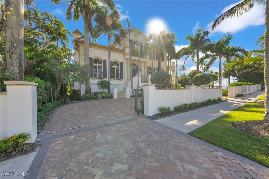 40 5th Avenue S Naples FL 34102