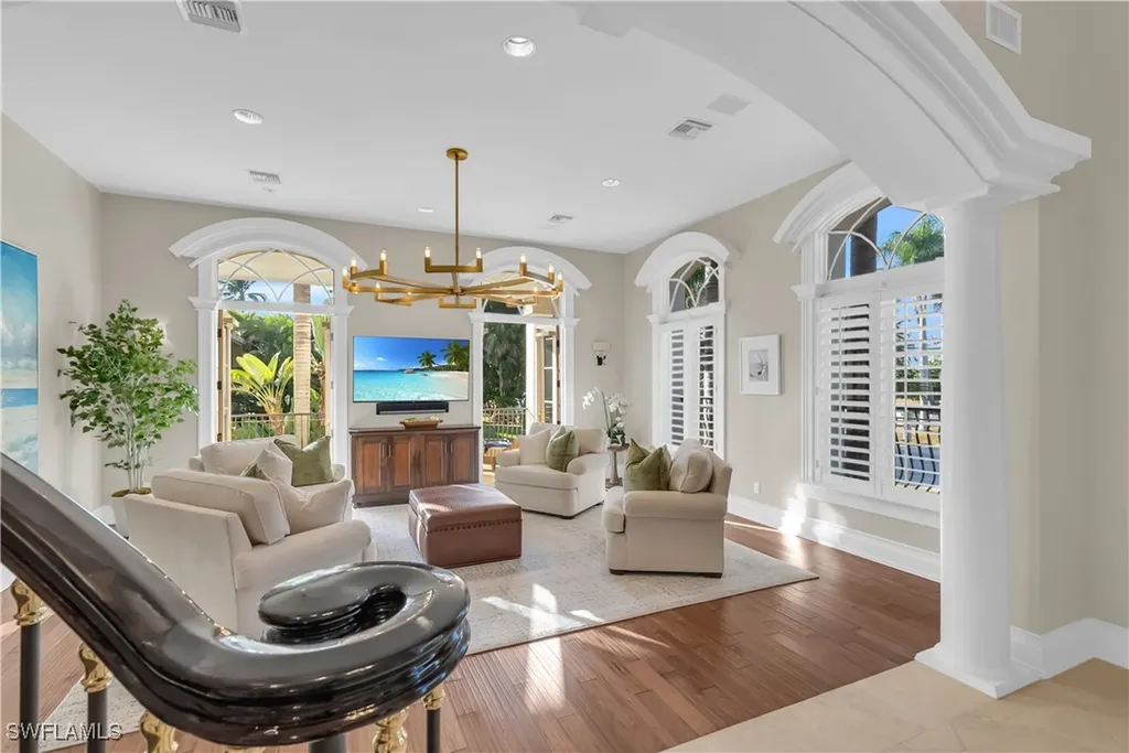 40 5th Avenue S Naples FL 34102