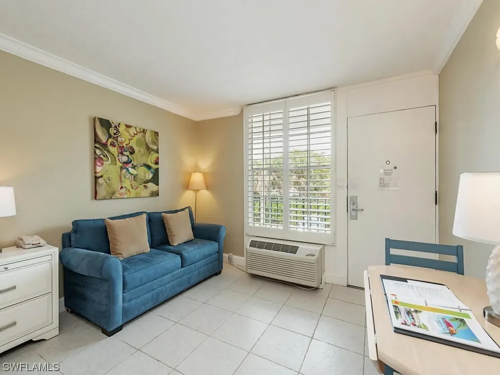 2555 Tamiami Trail N Naples FL 34103
