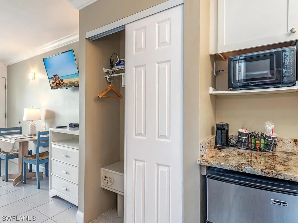 2555 Tamiami Trail N Naples FL 34103