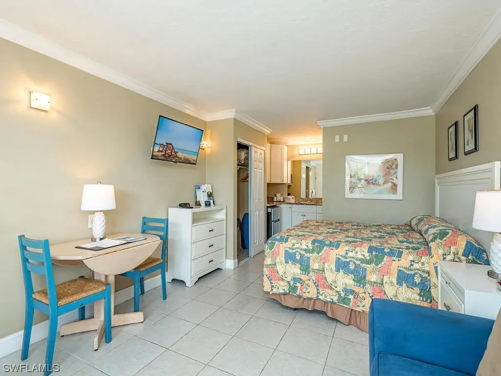 2555 Tamiami Trail N Naples FL 34103