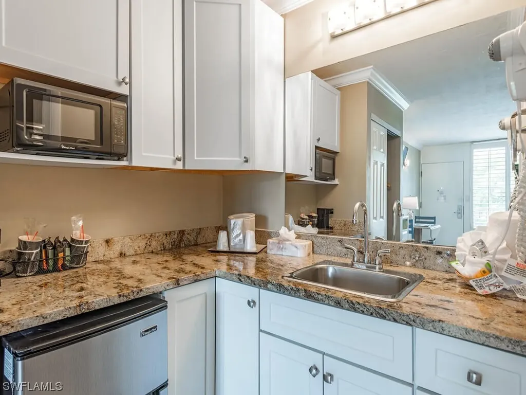 2555 Tamiami Trail N Naples FL 34103