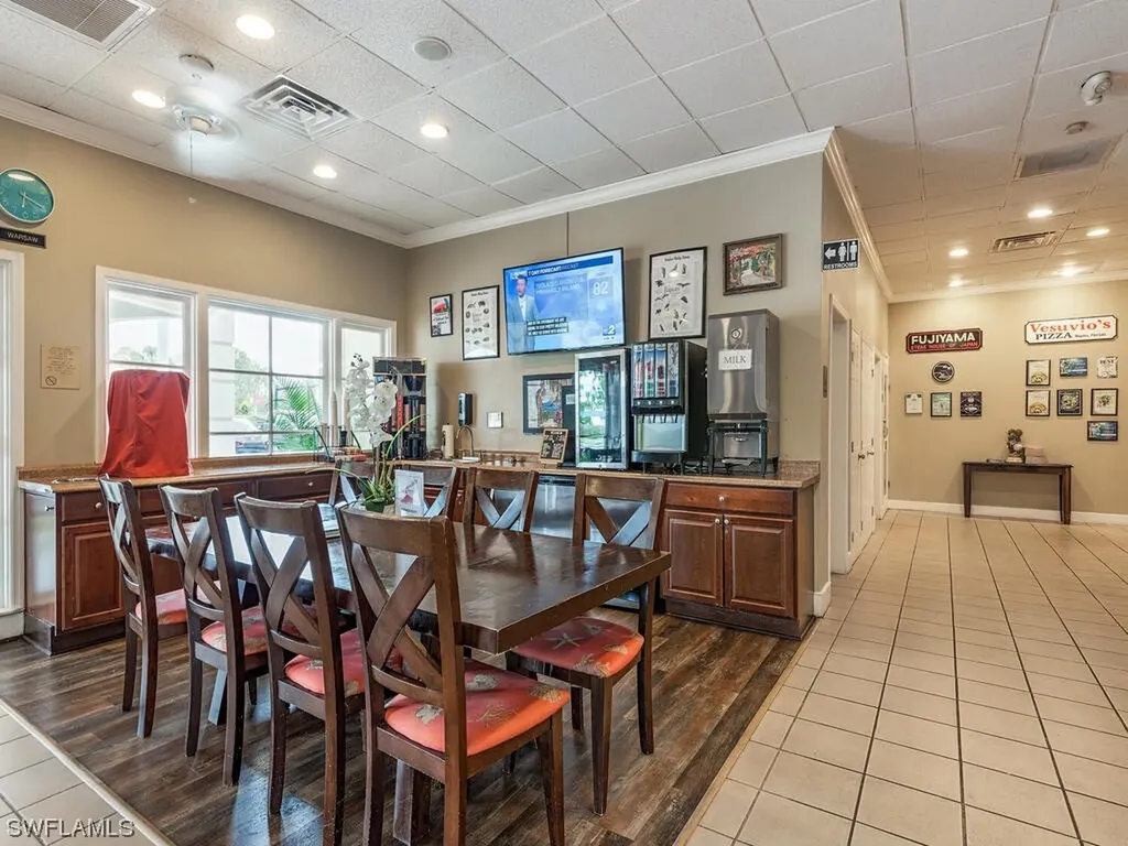 2555 Tamiami Trail N Naples FL 34103