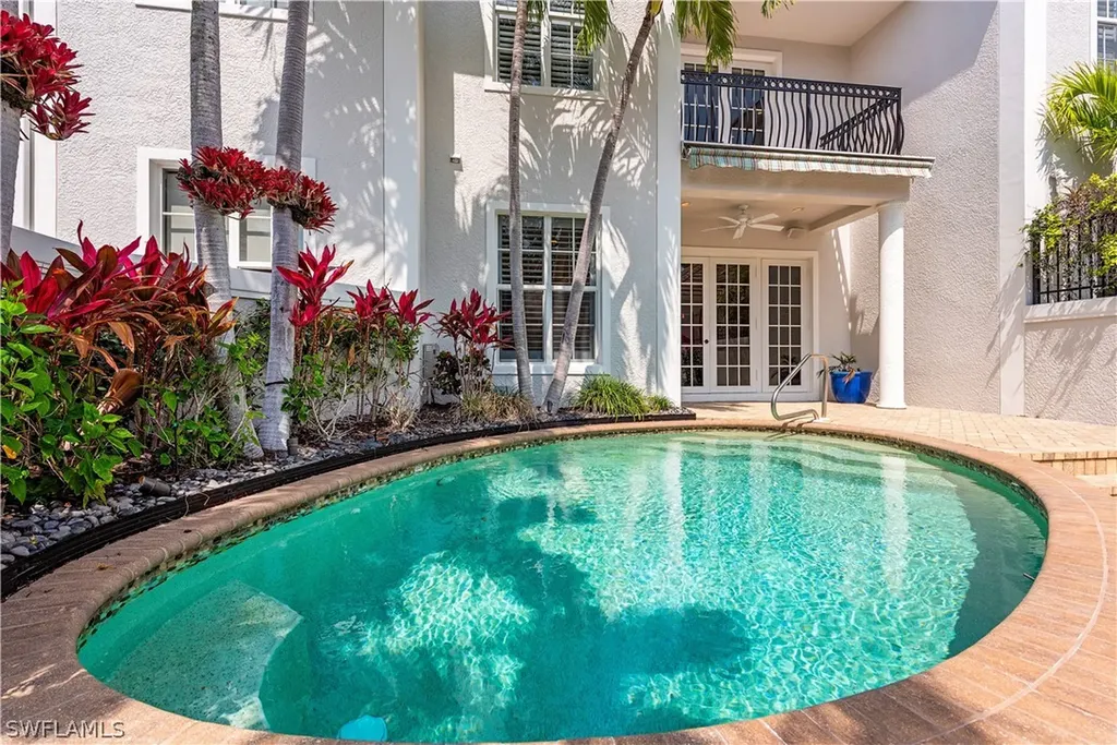 460 11th Avenue S Naples FL 34102