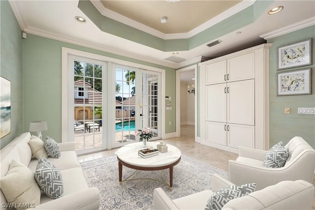 460 11th Avenue S Naples FL 34102