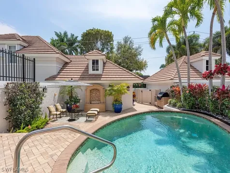 460 11TH Avenue S Naples FL 34102