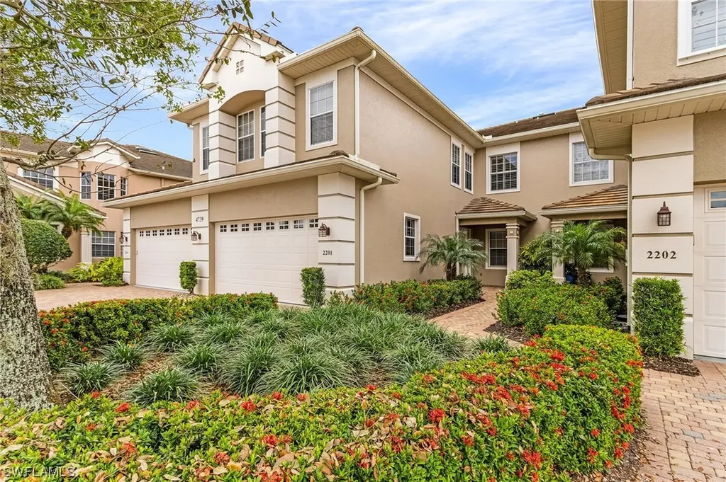 4739 Stratford Court Naples FL 34105