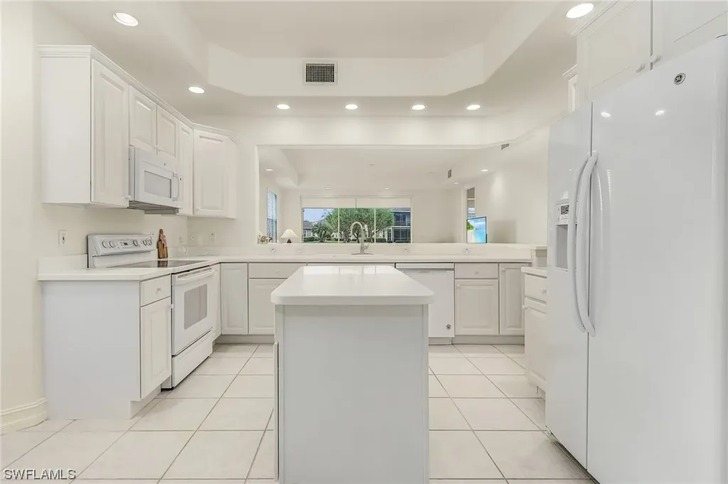 4739 Stratford Court Naples FL 34105