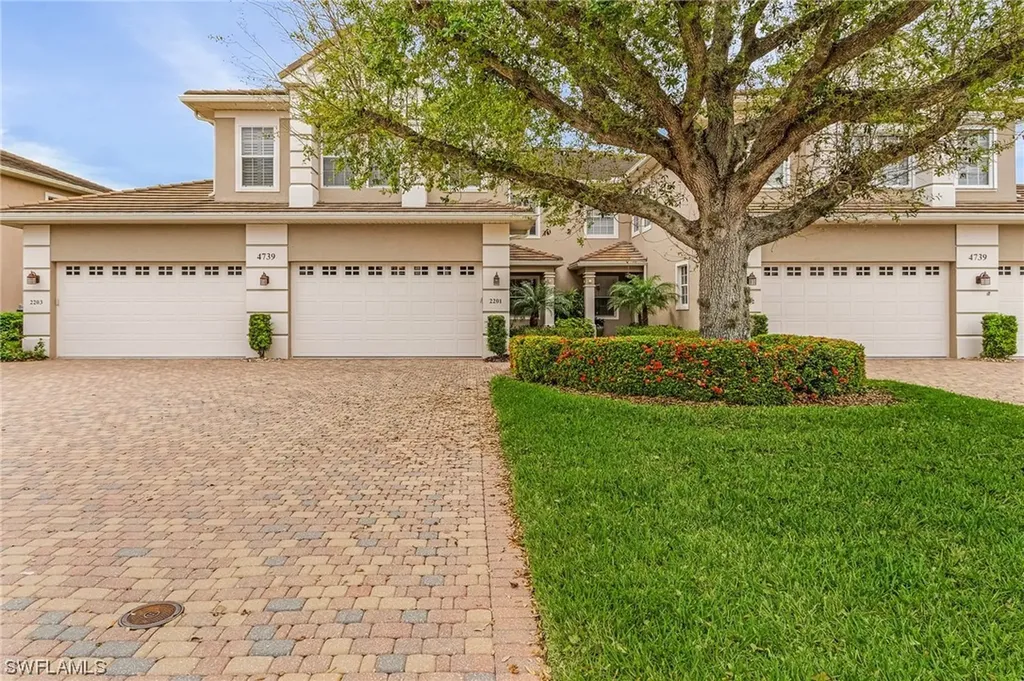 4739 Stratford Court Naples FL 34105