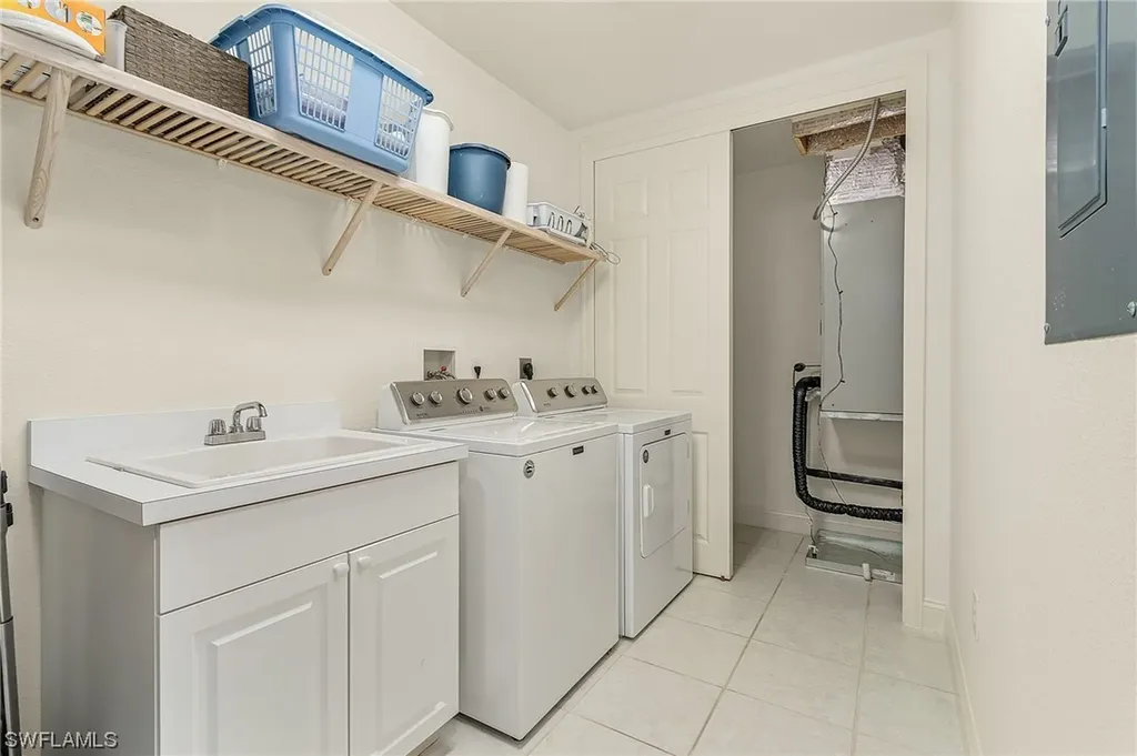 4739 Stratford Court Naples FL 34105