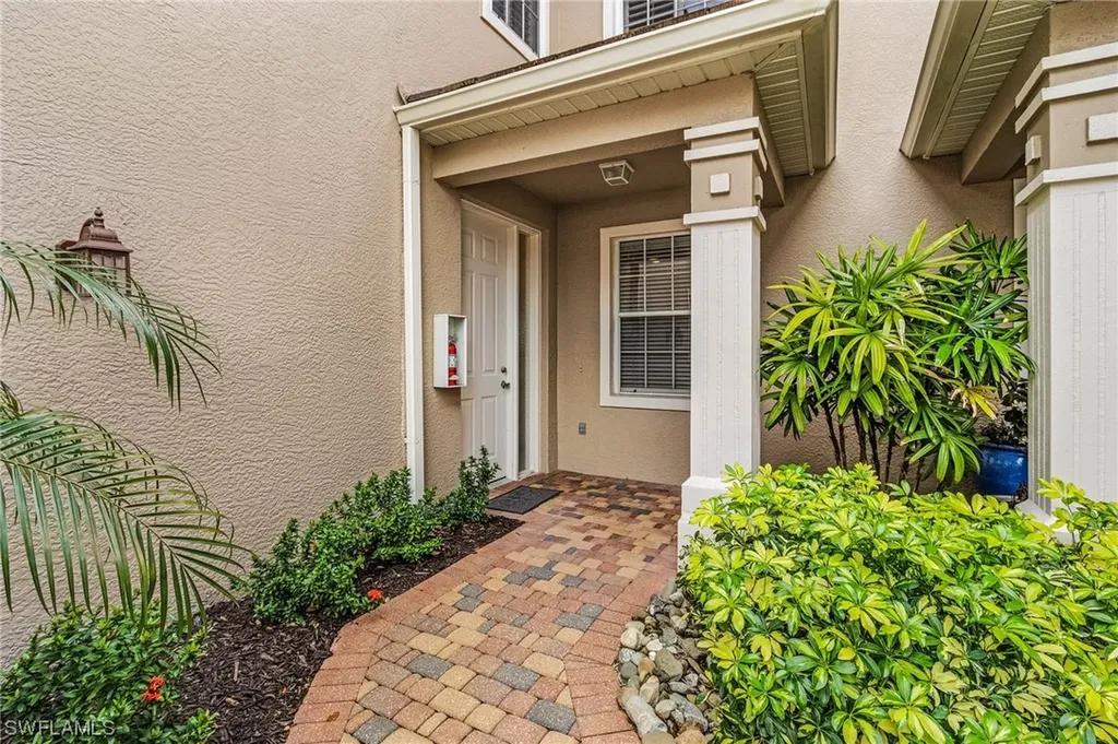 4739 Stratford Court Naples FL 34105