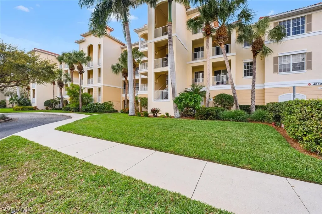 4843 Hampshire Court Naples FL 34112