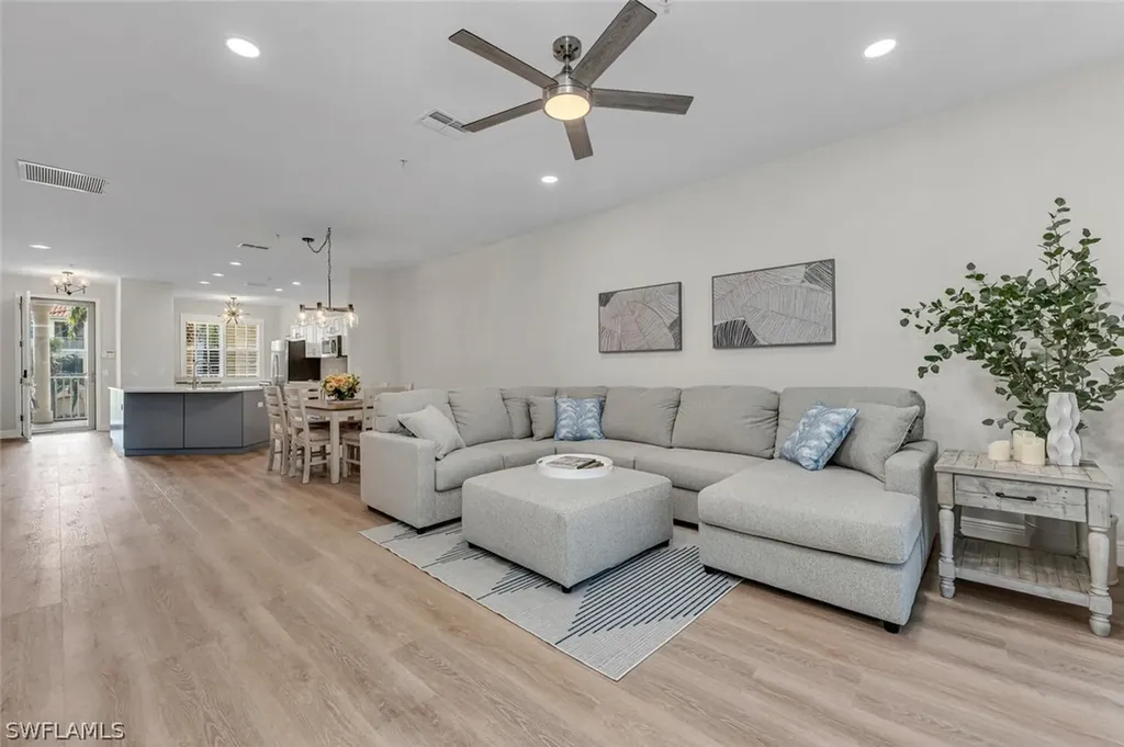 4843 Hampshire Court Naples FL 34112