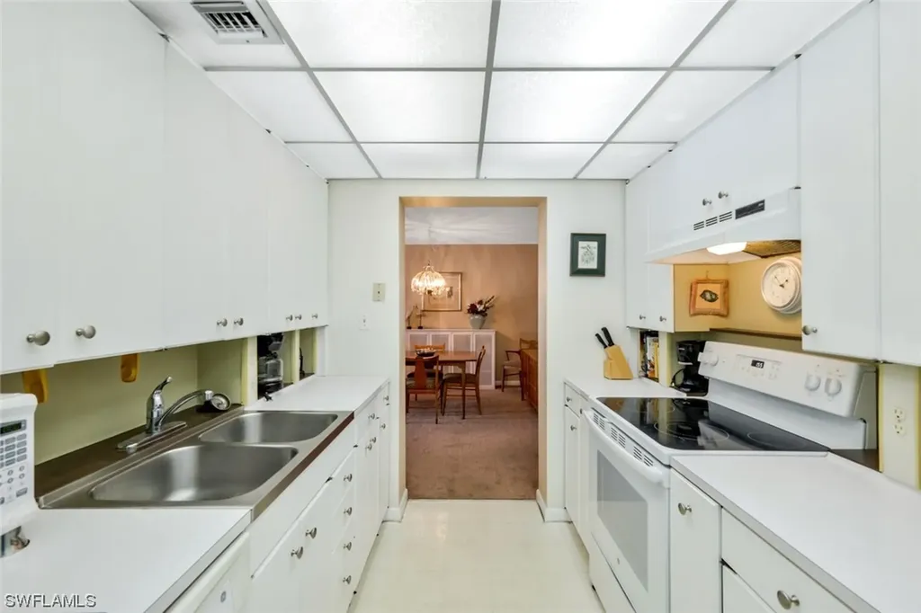 555 Park Shore Drive Naples FL 34103